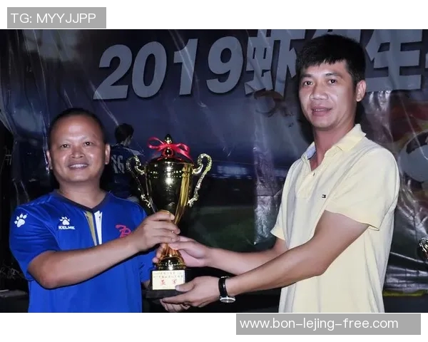 推女郎足球盛宴：激情与魅力交织的绿茵场上演绎青春风采